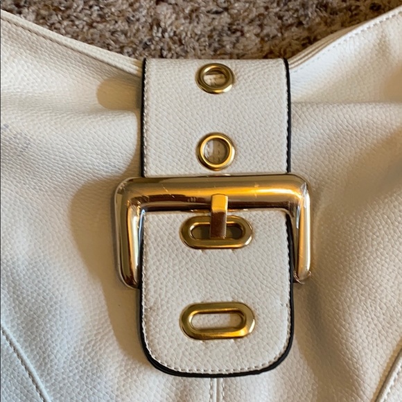 White handbag purse tote gold accessories - Picture 2 of 10